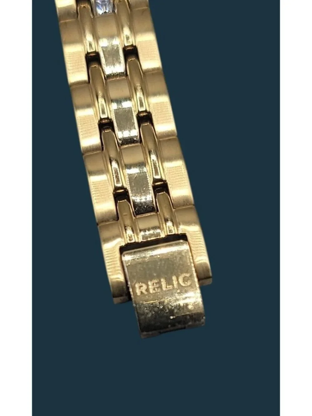 Relic fossil queens